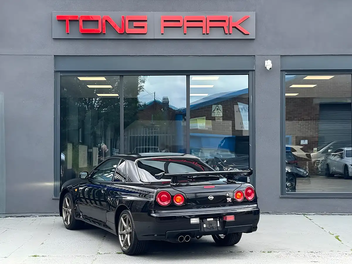 Used 2000 Nissan Skyline GT-R R34 Black - Interior and Exterior details 9