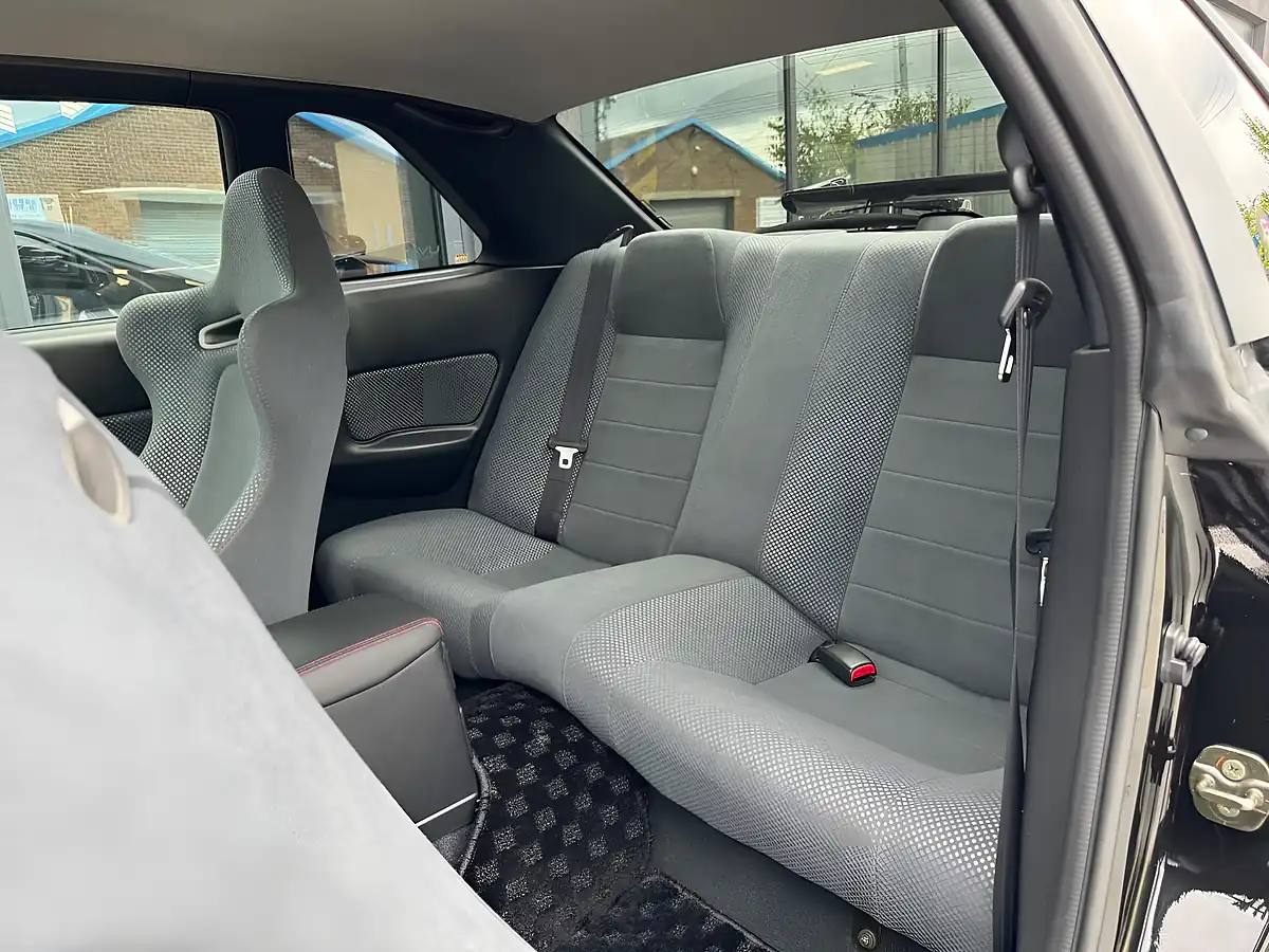 Used 2000 Nissan Skyline GT-R R34 Black - Interior and Exterior details 12