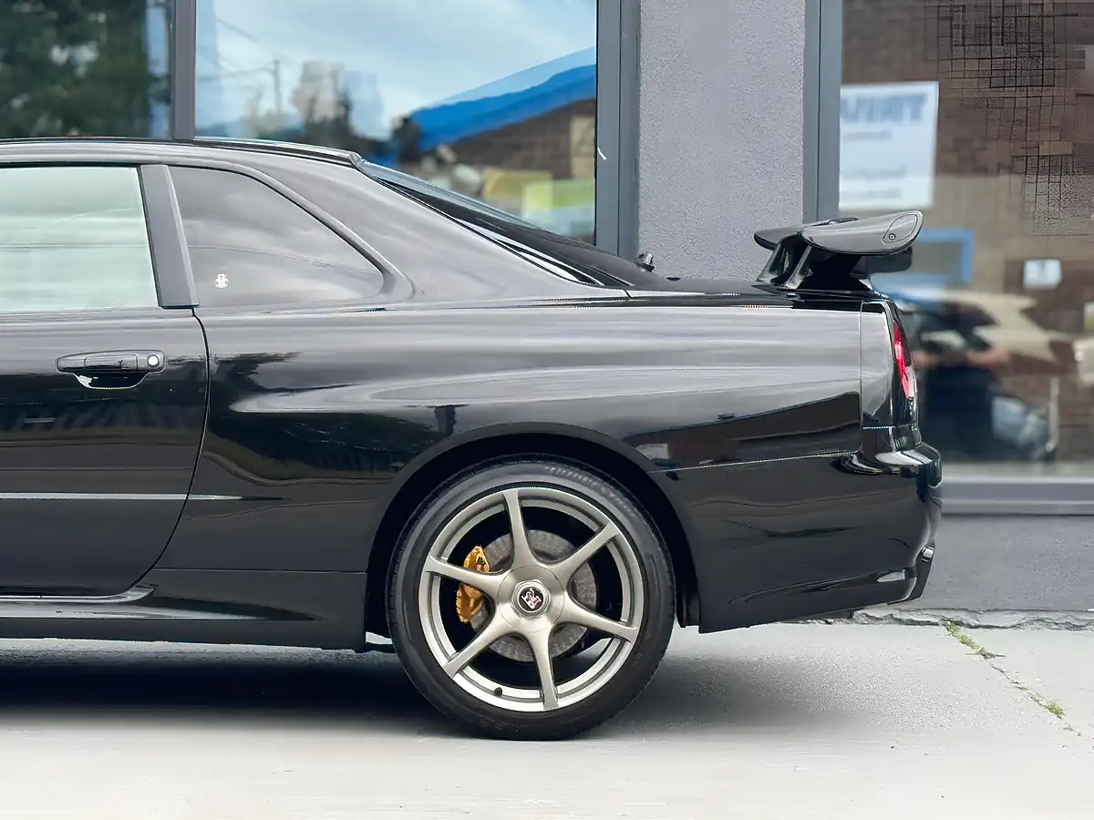 Used 2000 Nissan Skyline GT-R R34 Black - Interior and Exterior details 14