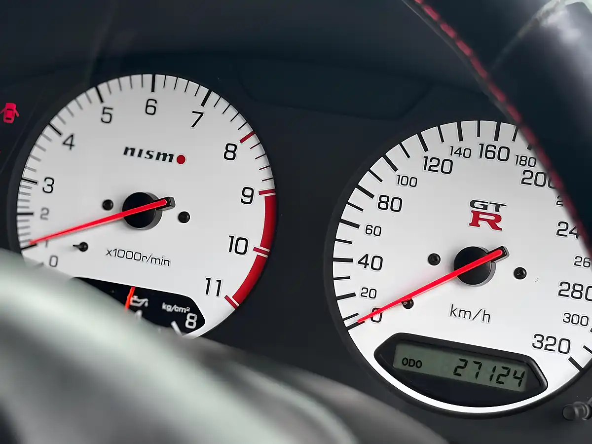 Used 2000 Nissan Skyline GT-R R34 Black - Interior and Exterior details 16