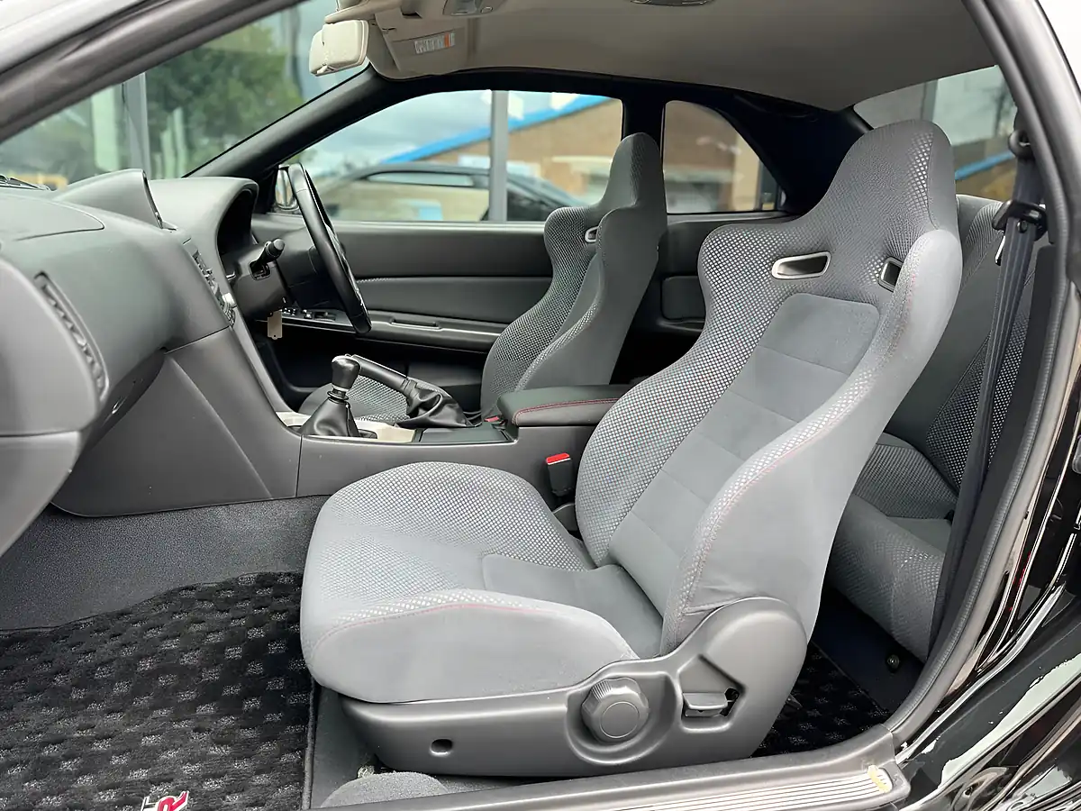 Used 2000 Nissan Skyline GT-R R34 Black - Interior and Exterior details 17
