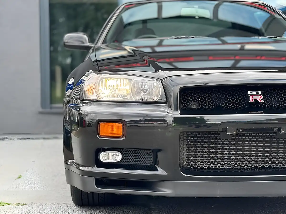 Used 2000 Nissan Skyline GT-R R34 Black - Interior and Exterior details 18