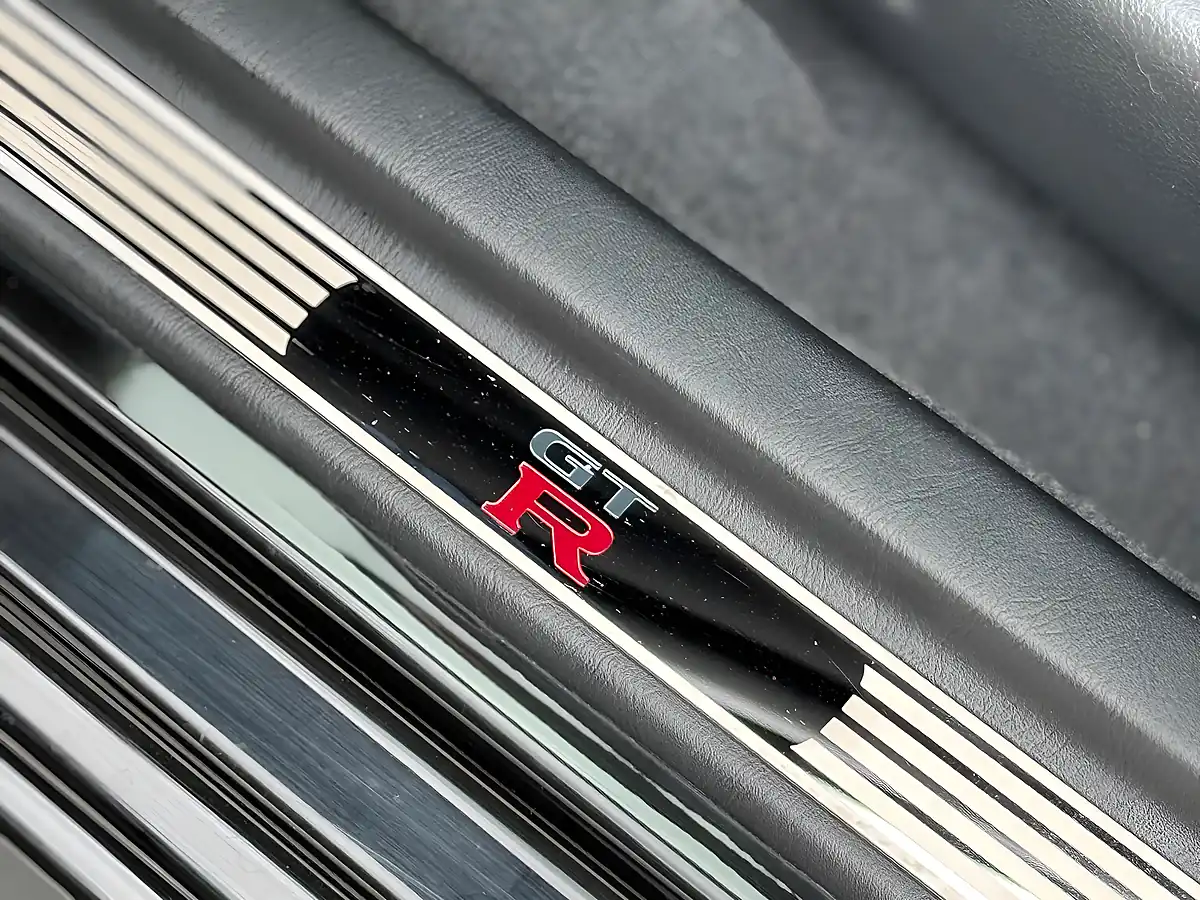 Used 2000 Nissan Skyline GT-R R34 Black - Interior and Exterior details 19