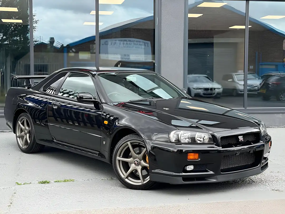 Used 2000 Nissan Skyline GT-R R34 Black - Interior and Exterior details 2