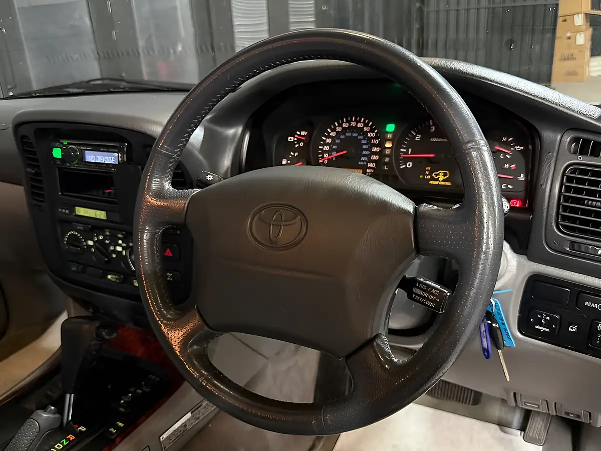 Used 2000 Toyota Land Cruiser Amazon Vx Blue - Interior and Exterior details 9
