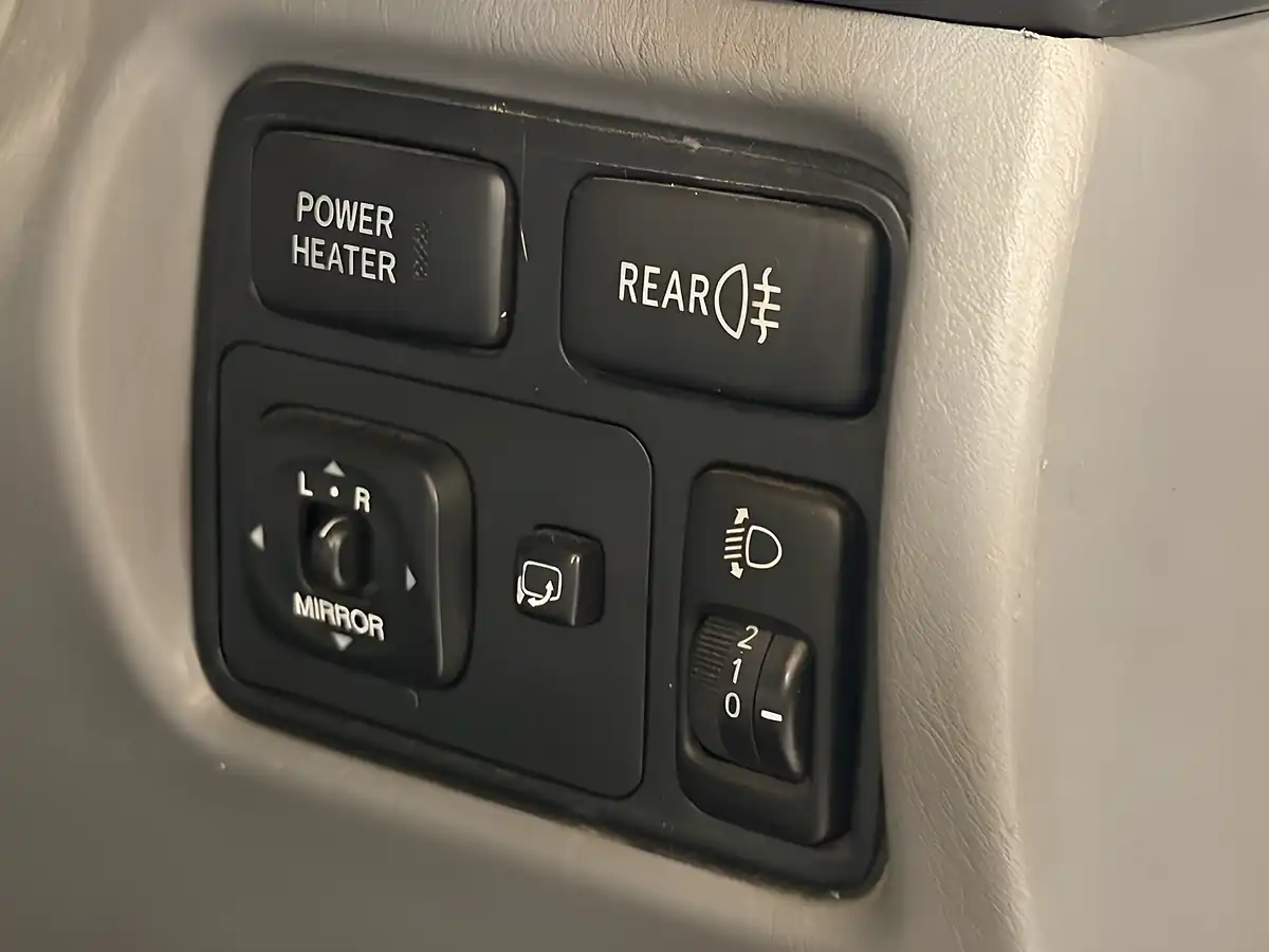 Used 2000 Toyota Land Cruiser Amazon Vx Blue - Interior and Exterior details 16