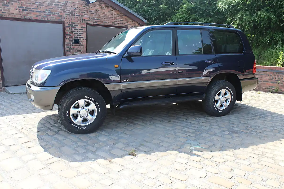 Used 2000 Toyota Land Cruiser Amazon Vx Blue - Interior and Exterior details 12
