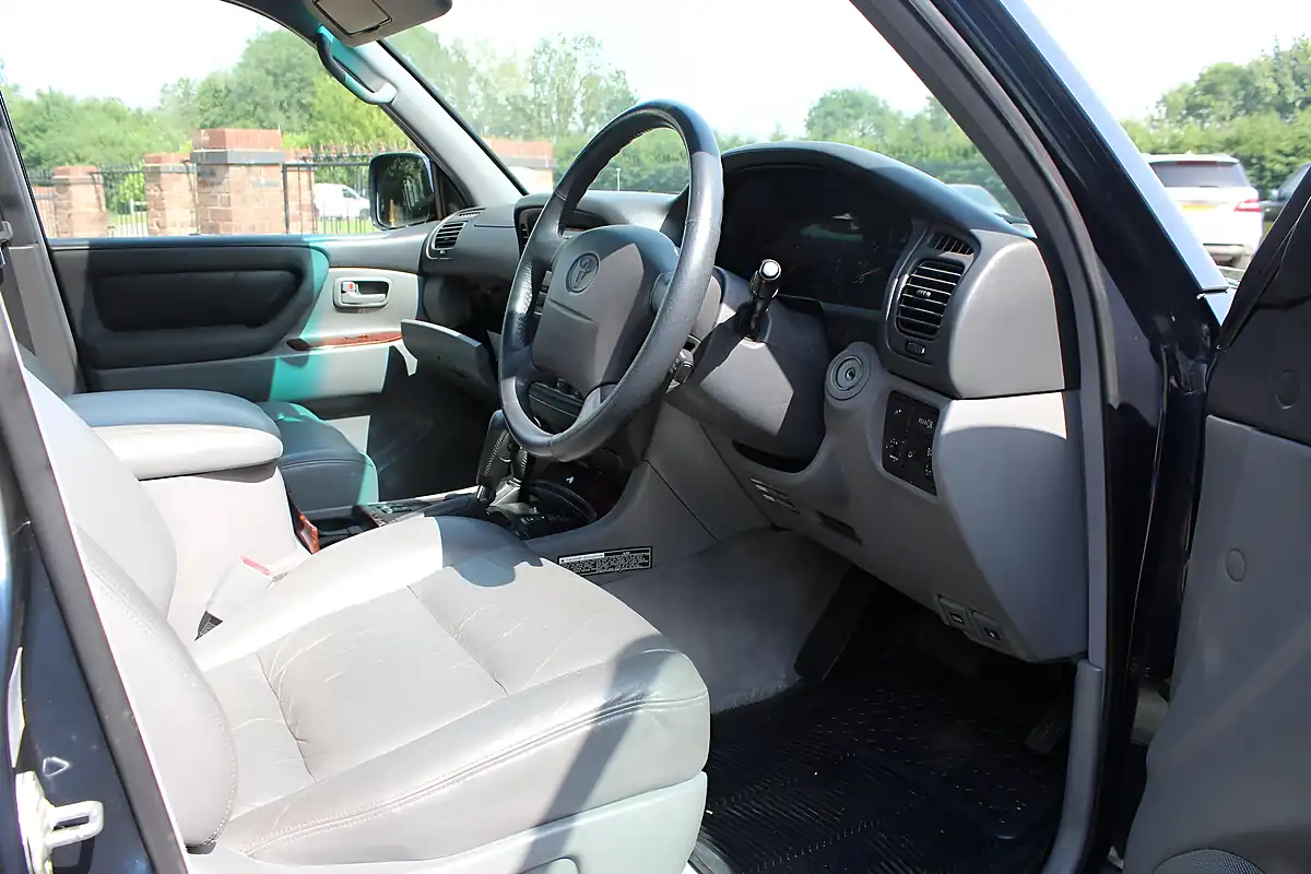 Used 2000 Toyota Land Cruiser Amazon Vx Blue - Interior and Exterior details 14