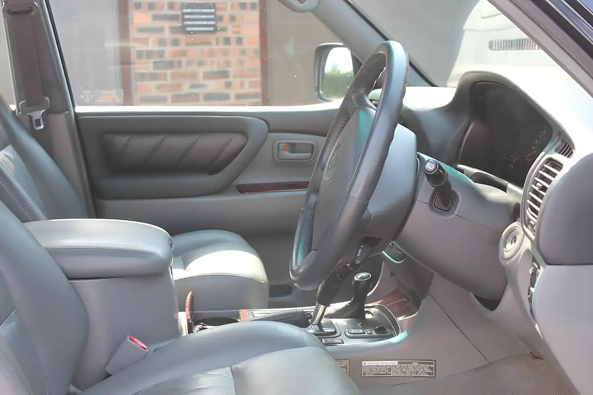 Used 2000 Toyota Land Cruiser Amazon Vx Blue - Interior and Exterior details 15
