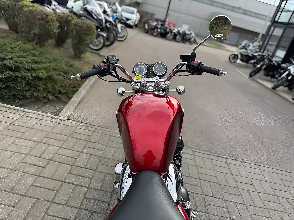 Used 2000 Triumph Legend Tt Dl V-ST Red/Silver - Interior and Exterior details 10