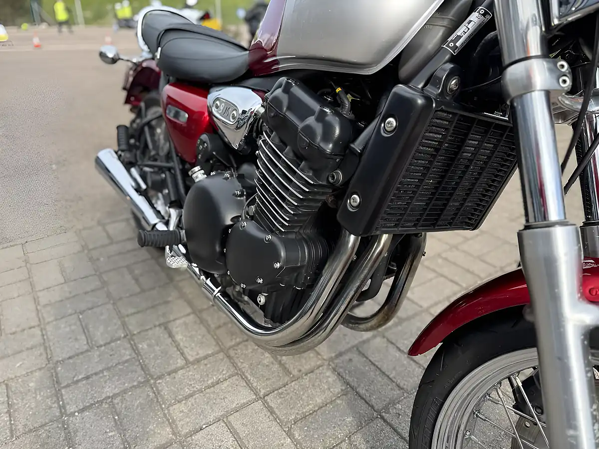 Used 2000 Triumph Legend Tt Dl V-ST Red/Silver - Interior and Exterior details 14
