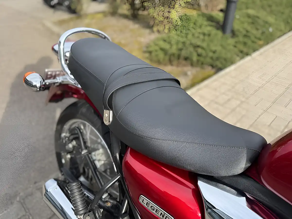 Used 2000 Triumph Legend Tt Dl V-ST Red/Silver - Interior and Exterior details 16
