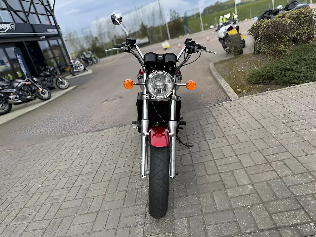 Used 2000 Triumph Legend Tt Dl V-ST Red/Silver - Interior and Exterior details 4