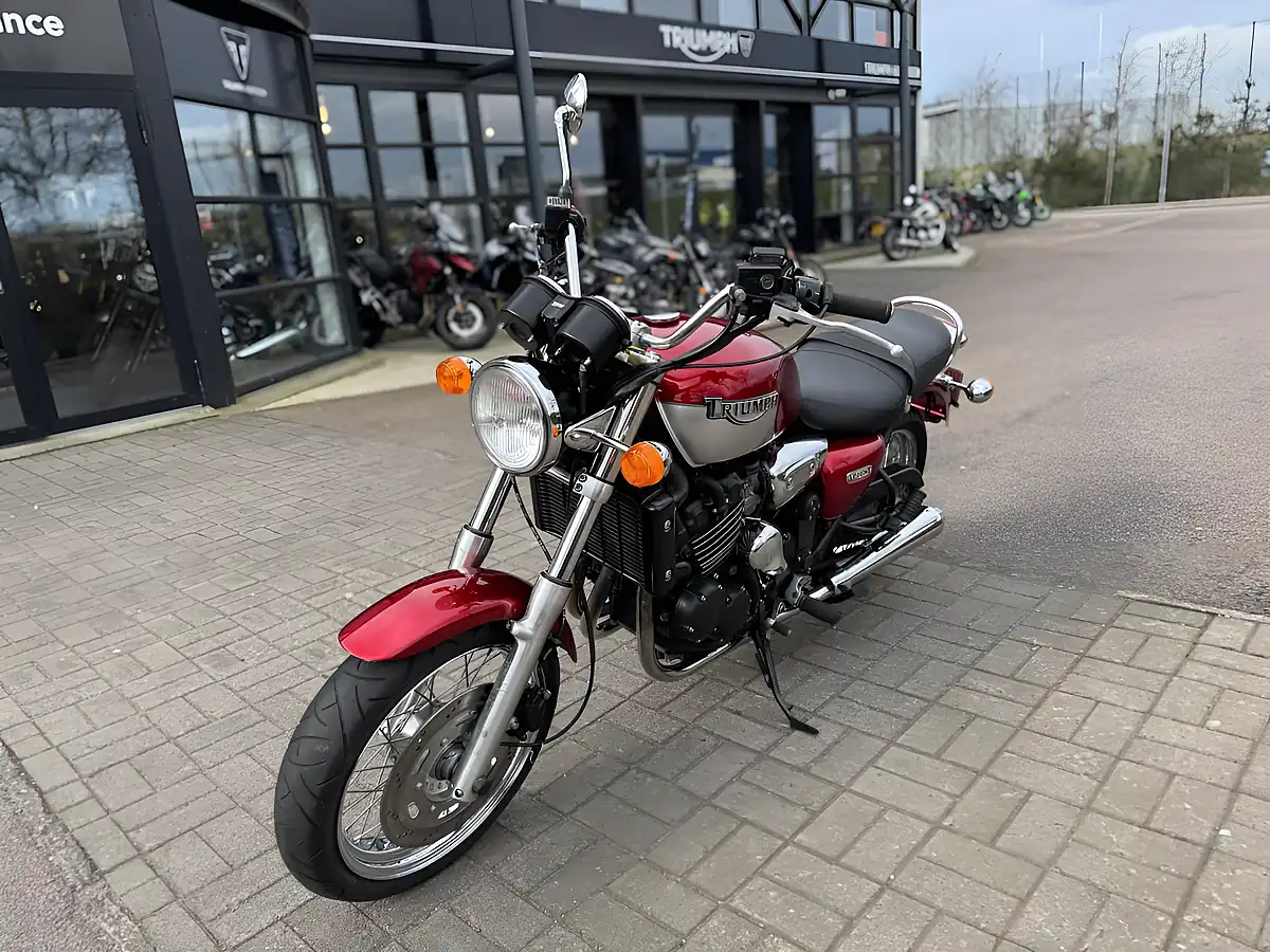 Used 2000 Triumph Legend Tt Dl V-ST Red/Silver - Interior and Exterior details 5