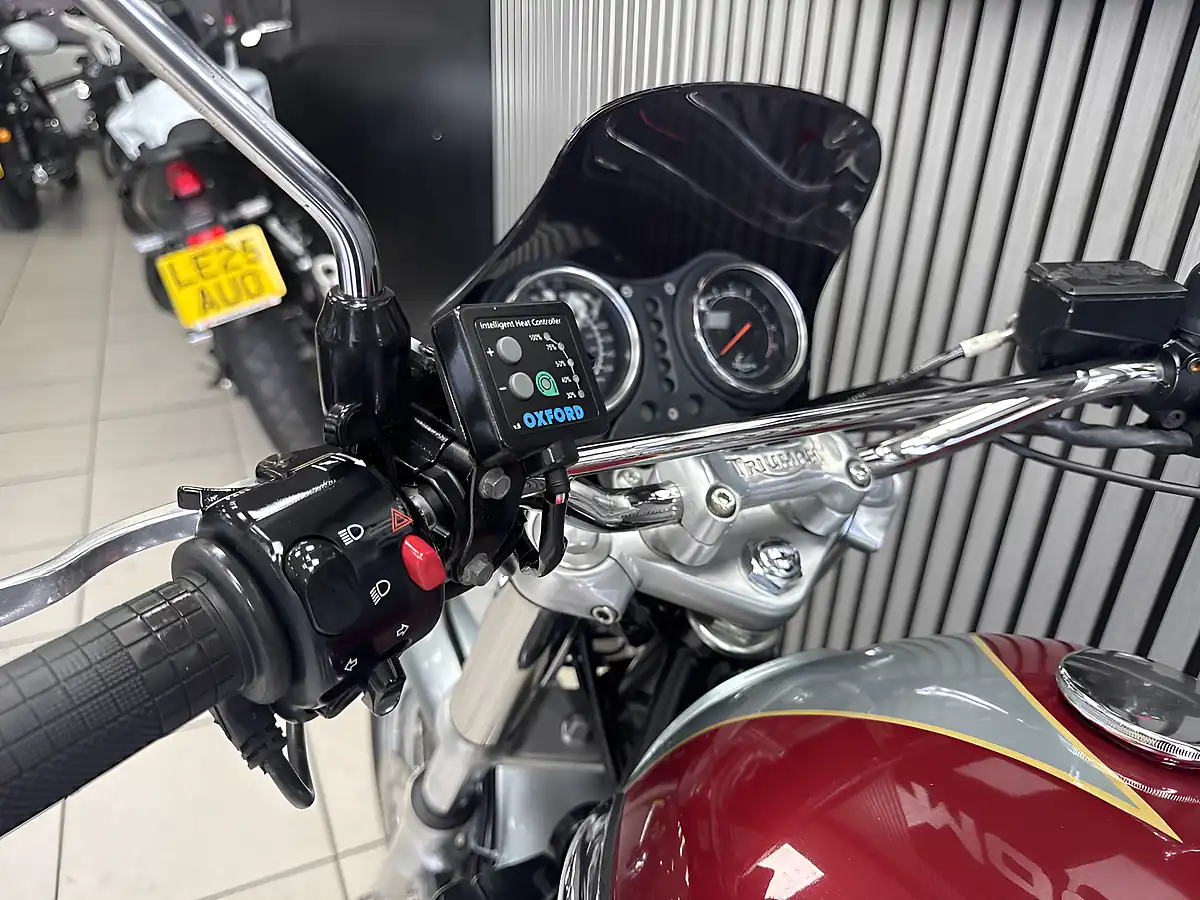 Used 2000 Triumph Thunderbird Silver and Red - Interior and Exterior details 17