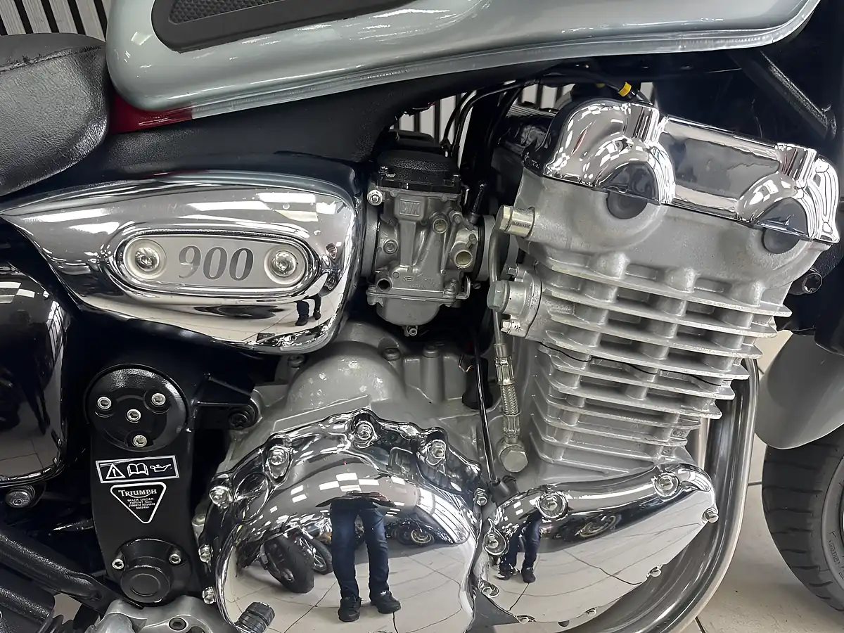 Used 2000 Triumph Thunderbird Silver and Red - Interior and Exterior details 7