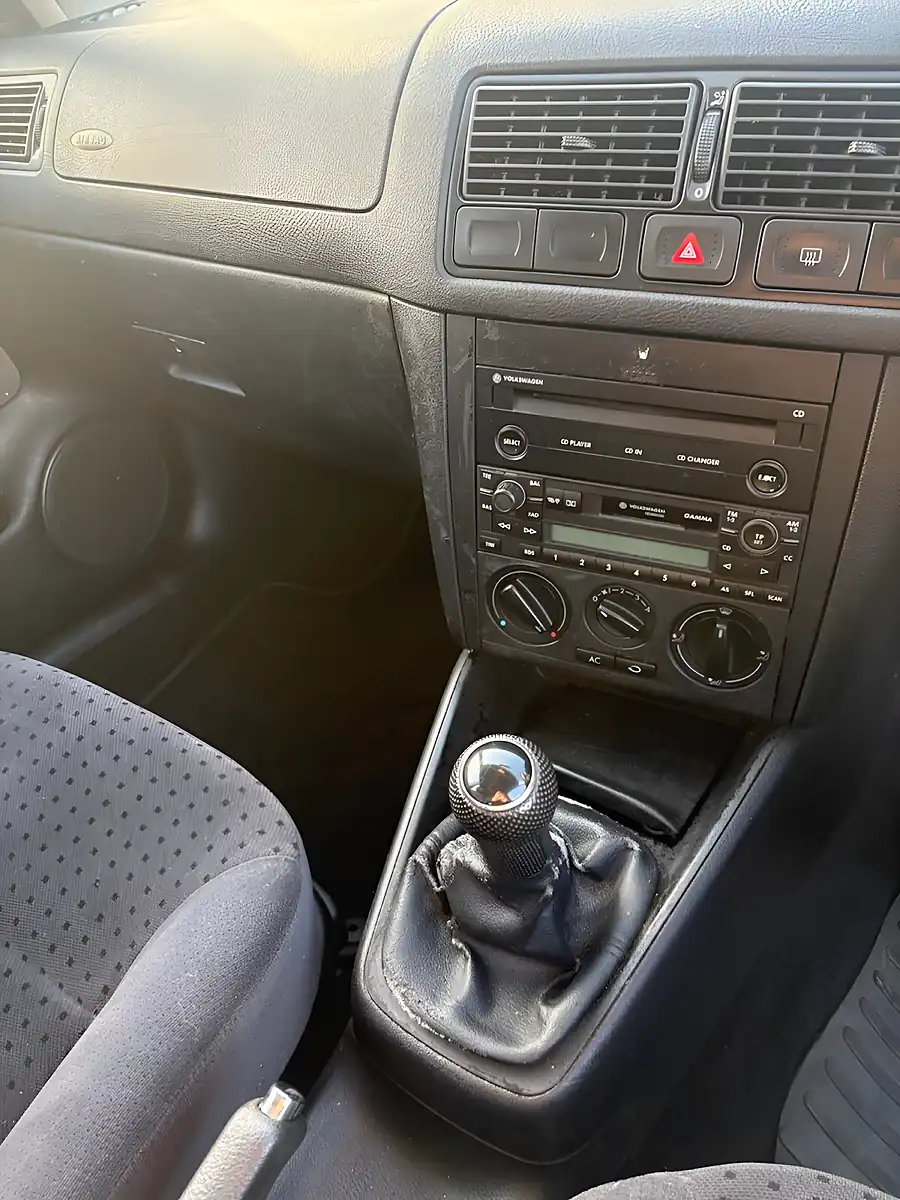 Used 2000 Volkswagen Golf Silver - Interior and Exterior details 10