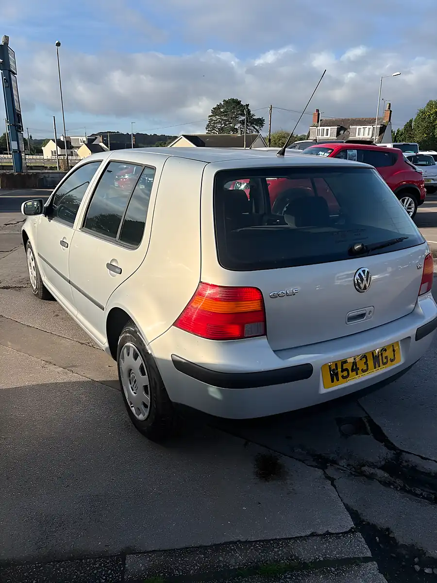 Used 2000 Volkswagen Golf Silver - Interior and Exterior details 3