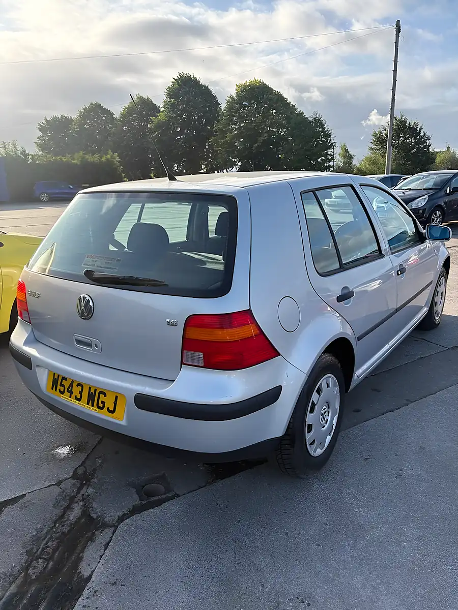 Used 2000 Volkswagen Golf Silver - Interior and Exterior details 4