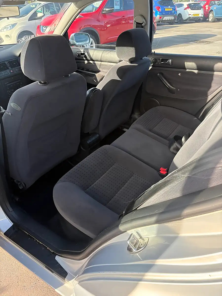 Used 2000 Volkswagen Golf Silver - Interior and Exterior details 6