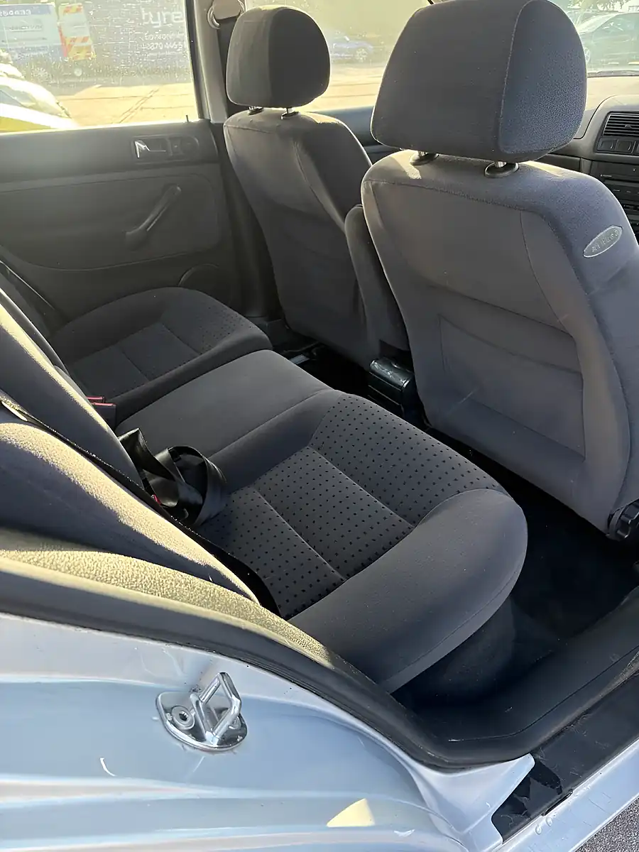 Used 2000 Volkswagen Golf Silver - Interior and Exterior details 8