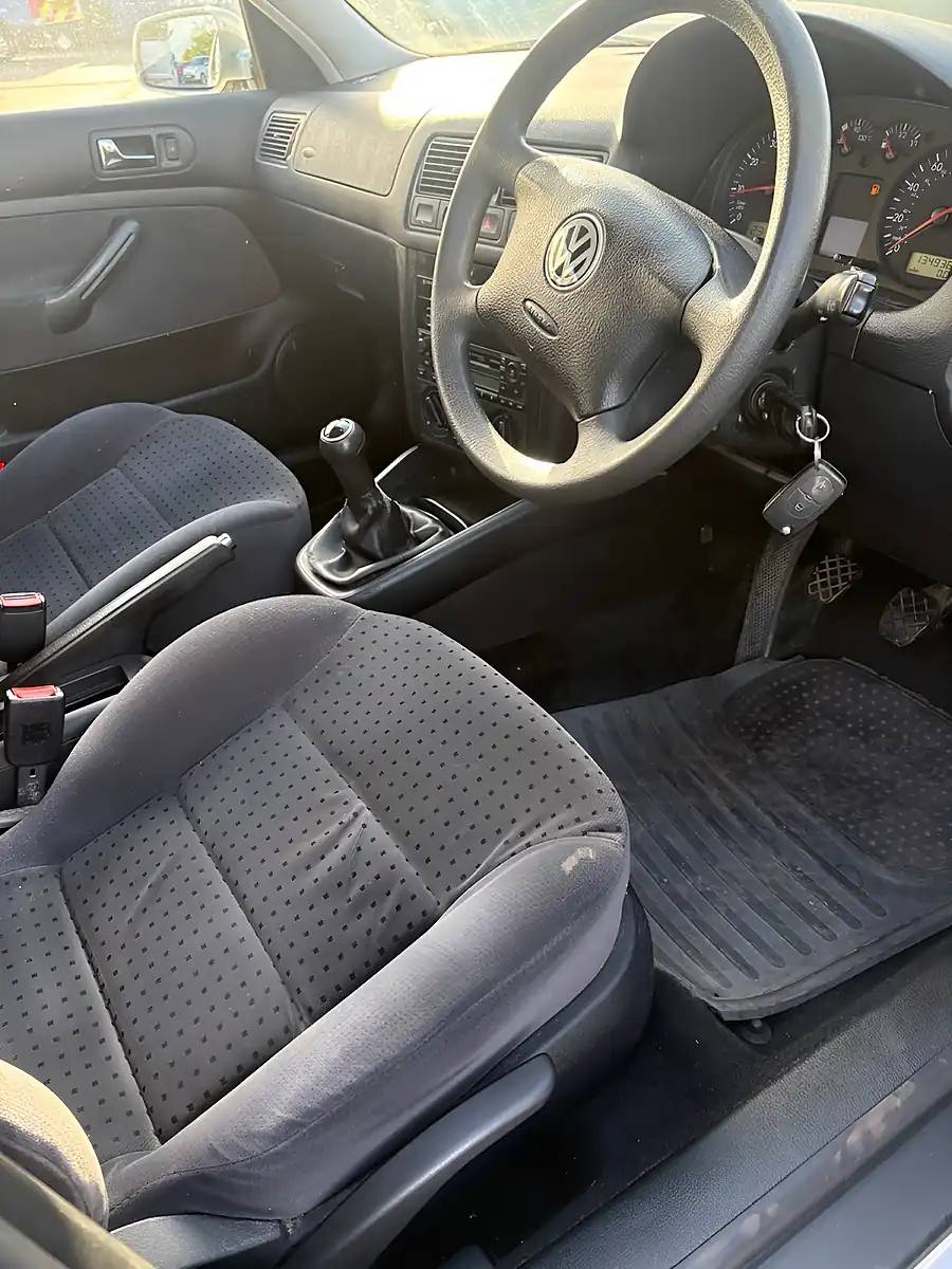 Used 2000 Volkswagen Golf Silver - Interior and Exterior details 9