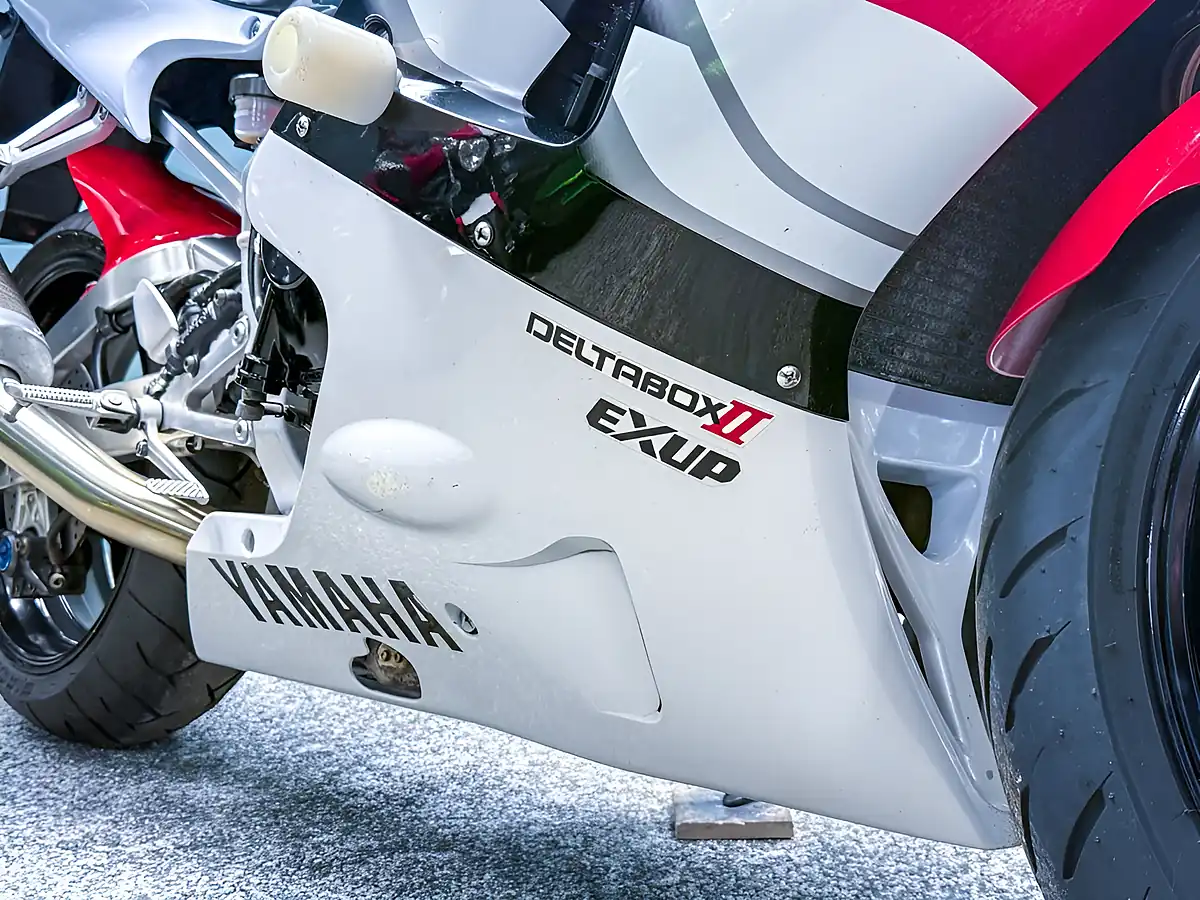 Used 2000 Yamaha R1 Super Sports White - Interior and Exterior details 12