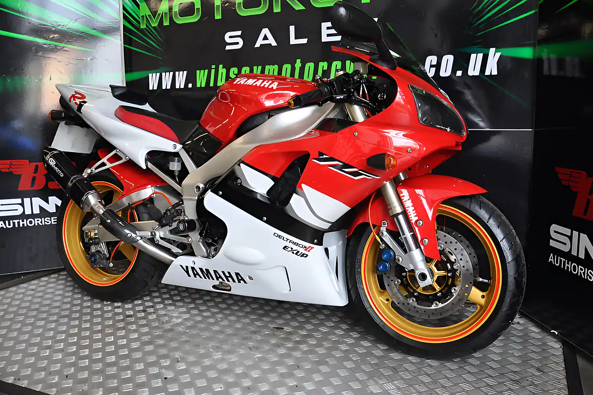 Used 2000 Yamaha YZF-R1 4XV Red/White - Interior and Exterior details 18