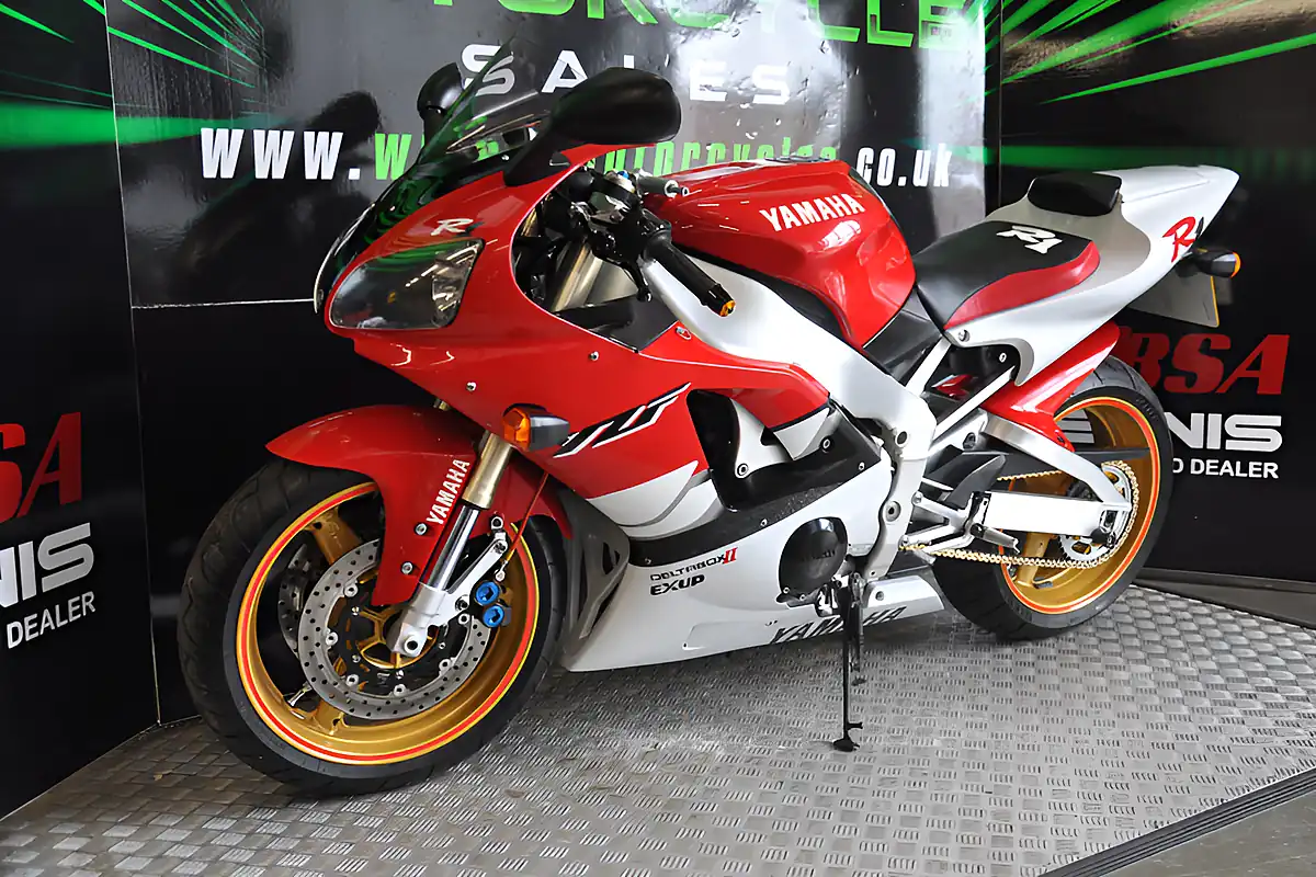 Used 2000 Yamaha YZF-R1 4XV Red/White - Interior and Exterior details 2