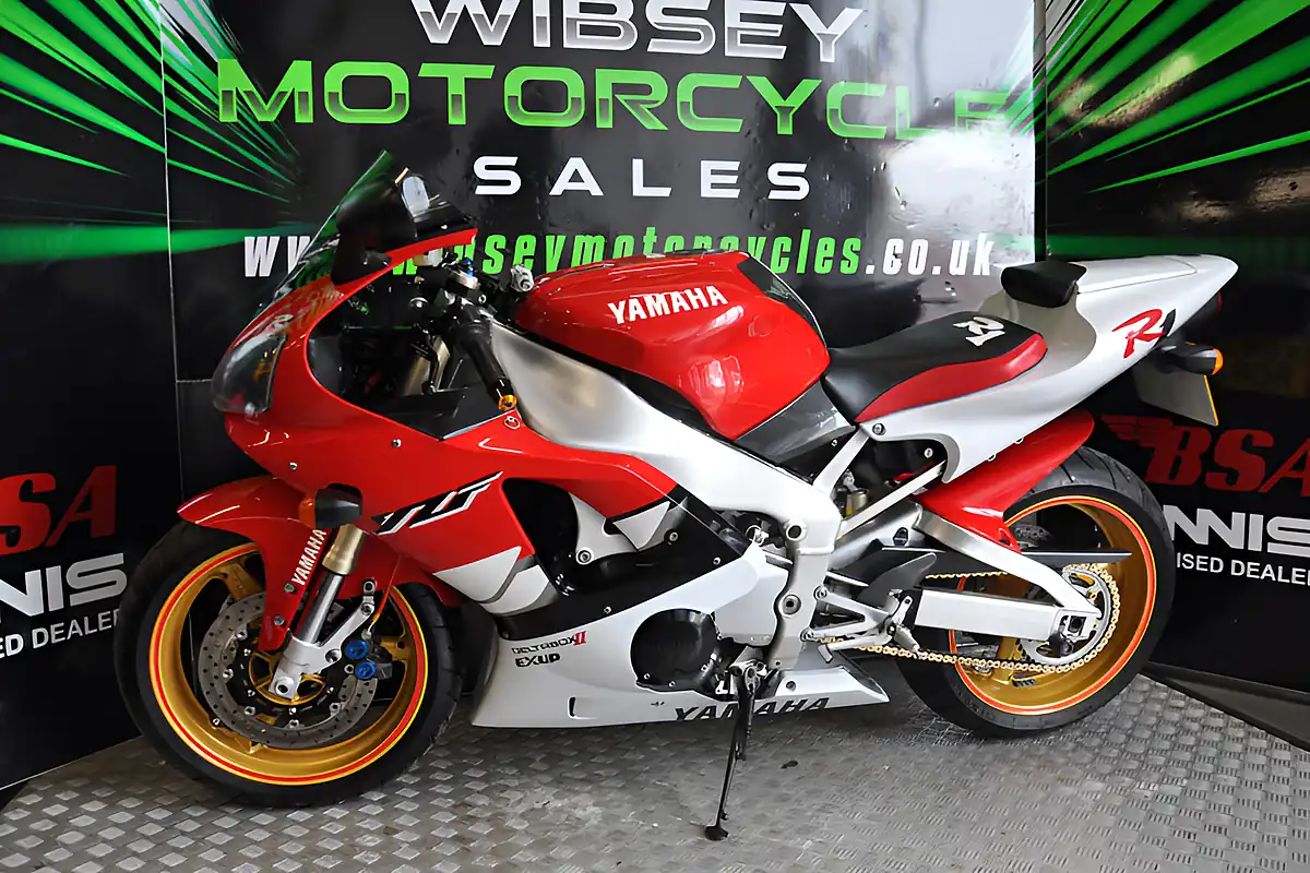 Used 2000 Yamaha YZF-R1 4XV Red/White - Interior and Exterior details 3