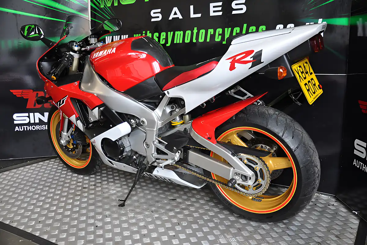 Used 2000 Yamaha YZF-R1 4XV Red/White - Interior and Exterior details 6