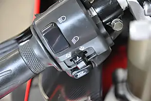 Used 2000 Yamaha YZF-R1 4XV Red/White - Interior and Exterior details 9