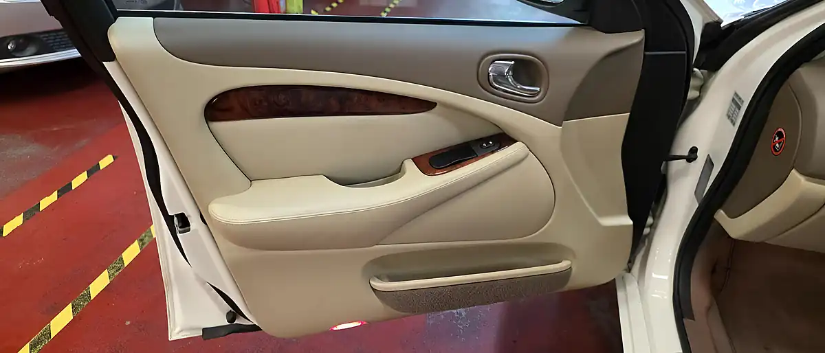 Used 20007 Jaguar S-Type Se White - Interior and Exterior details 13