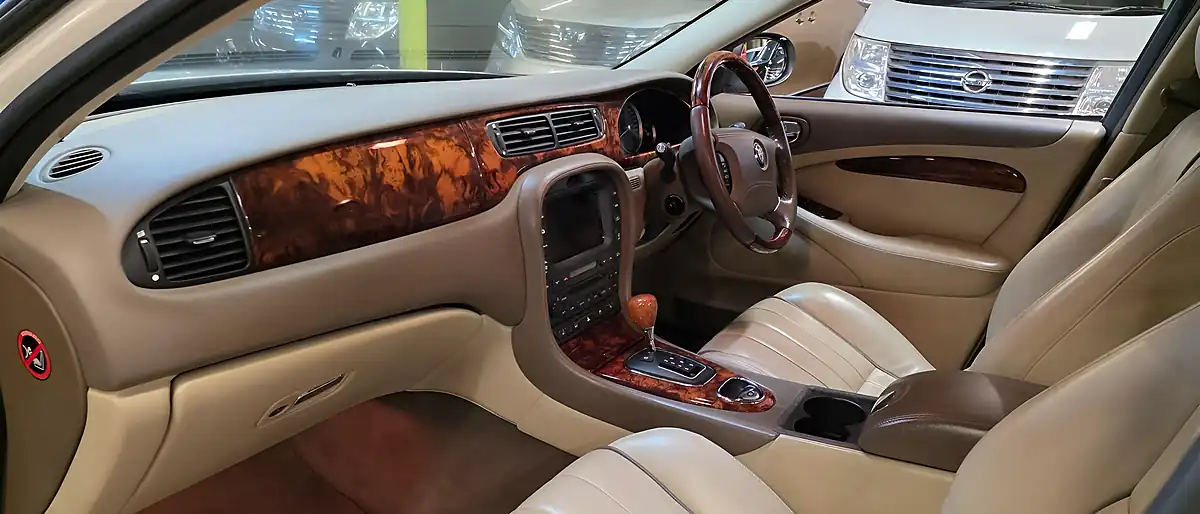 Used 20007 Jaguar S-Type Se White - Interior and Exterior details 4