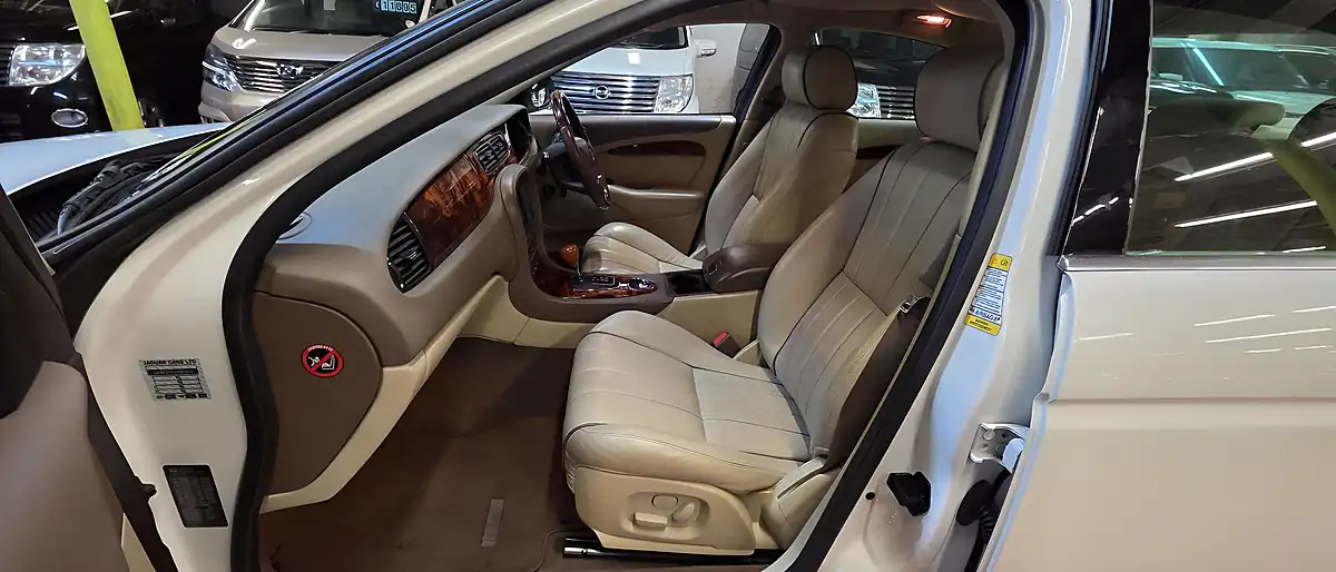 Used 20007 Jaguar S-Type Se White - Interior and Exterior details 5