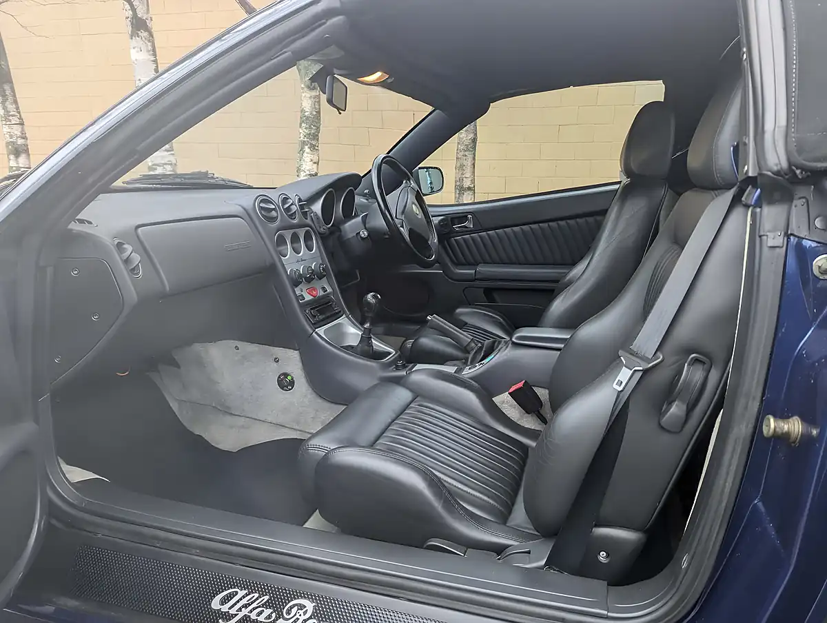 Used 2001 Alfa Romeo Spider Blue Metallic - Interior and Exterior details 6