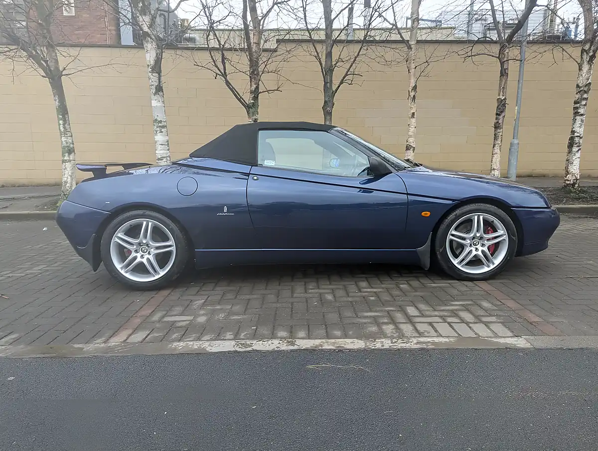 Used 2001 Alfa Romeo Spider Blue Metallic - Interior and Exterior details 9