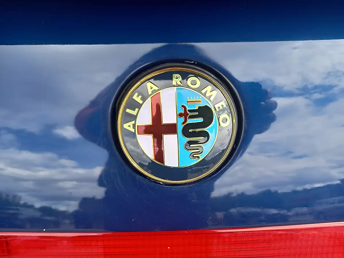 Used 2001 Alfa Romeo Spider Blue Metallic - Interior and Exterior details 13