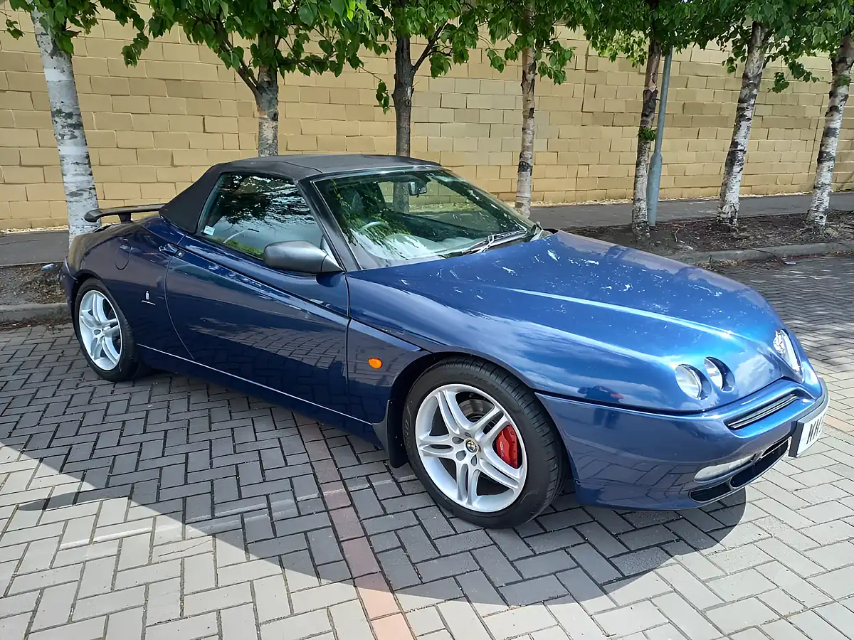 Used 2001 Alfa Romeo Spider Blue Metallic - Interior and Exterior details 17