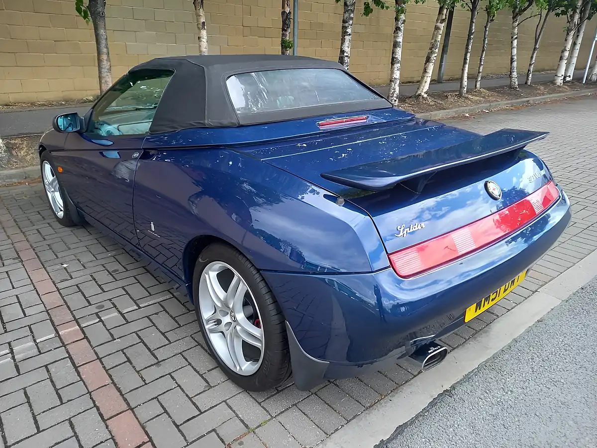 Used 2001 Alfa Romeo Spider Blue Metallic - Interior and Exterior details 18