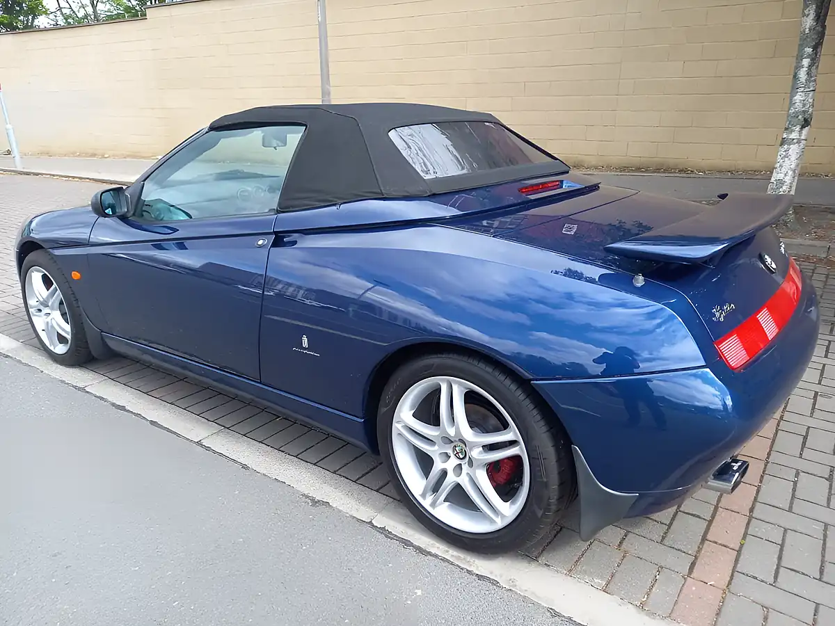 Used 2001 Alfa Romeo Spider Blue Metallic - Interior and Exterior details 2