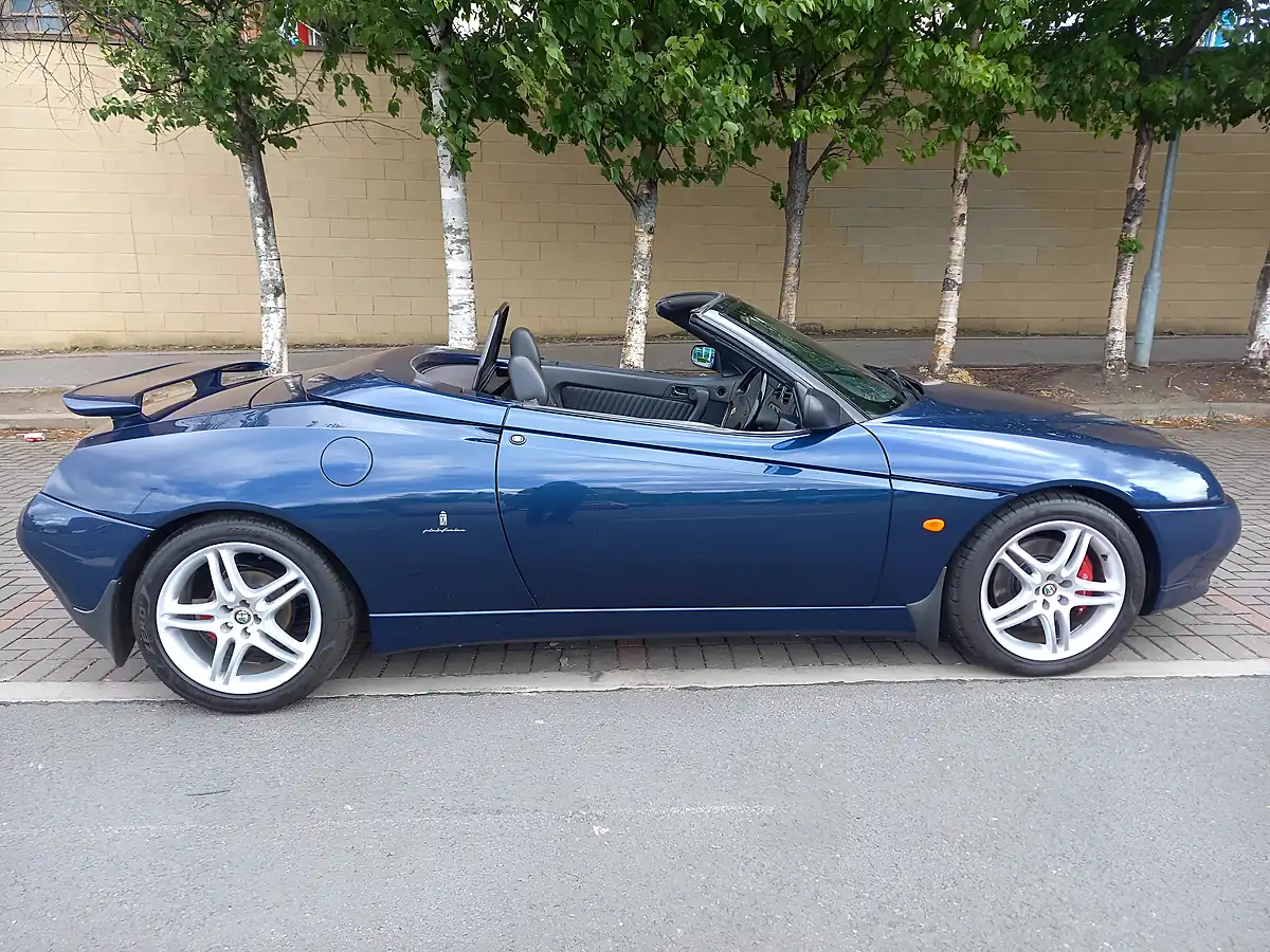 Used 2001 Alfa Romeo Spider Blue Metallic - Interior and Exterior details 8