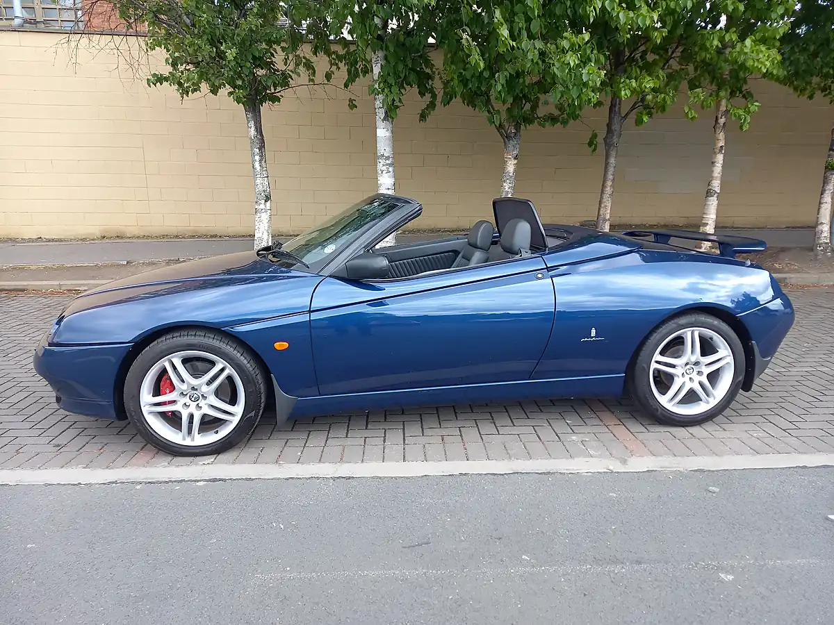 Used 2001 Alfa Romeo Spider Blue Metallic - Interior and Exterior details 9