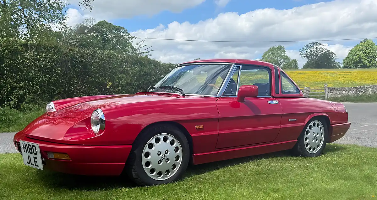 Used 2001 Alfa Romeo Spider S4 Red - Interior and Exterior details 10