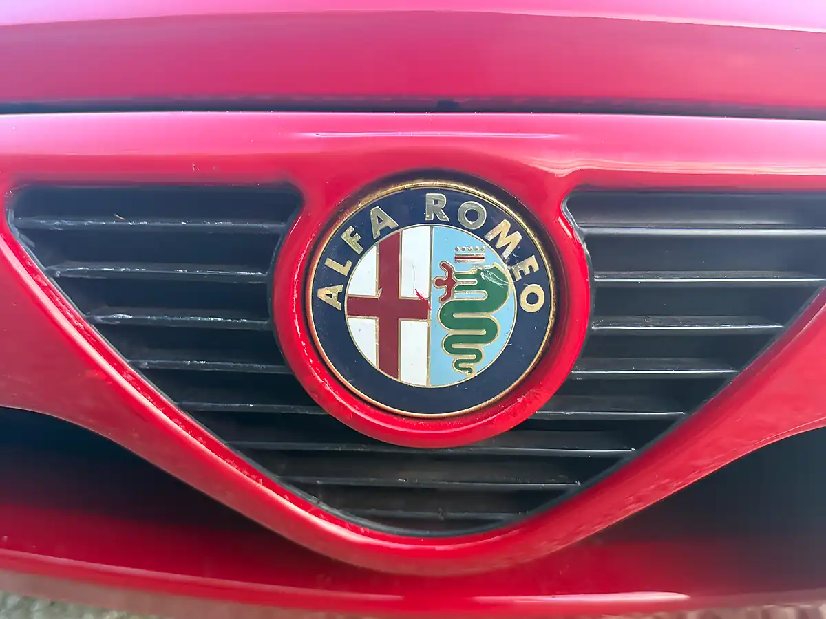Used 2001 Alfa Romeo Spider S4 Red - Interior and Exterior details 18