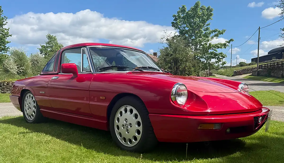 Used 2001 Alfa Romeo Spider S4 Red - Interior and Exterior details 9