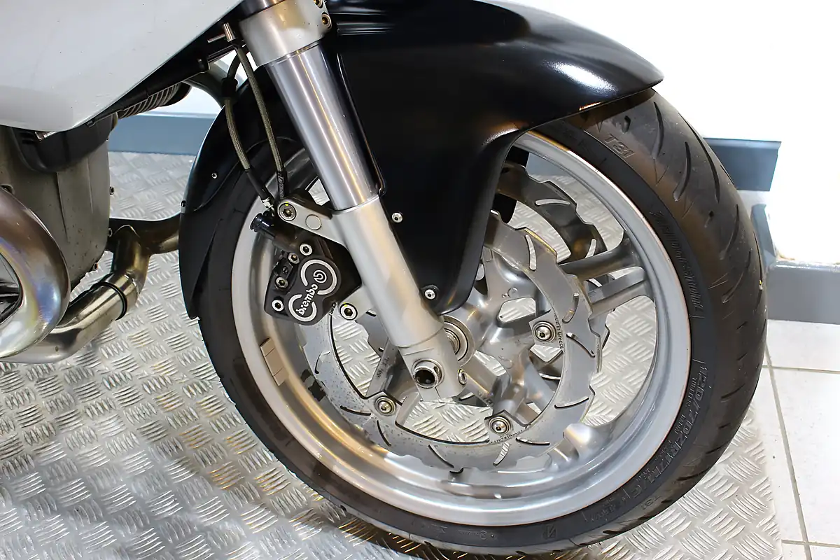 Used 2001 BMW R1100S Yellow - Interior and Exterior details 5