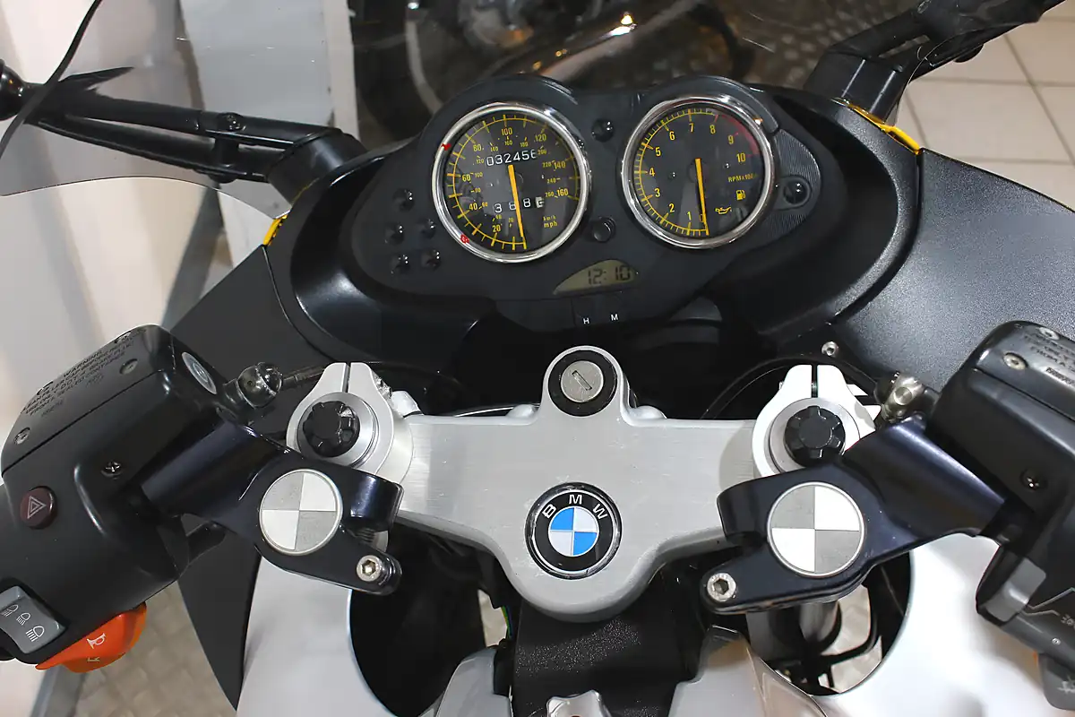Used 2001 BMW R1100S Yellow - Interior and Exterior details 8