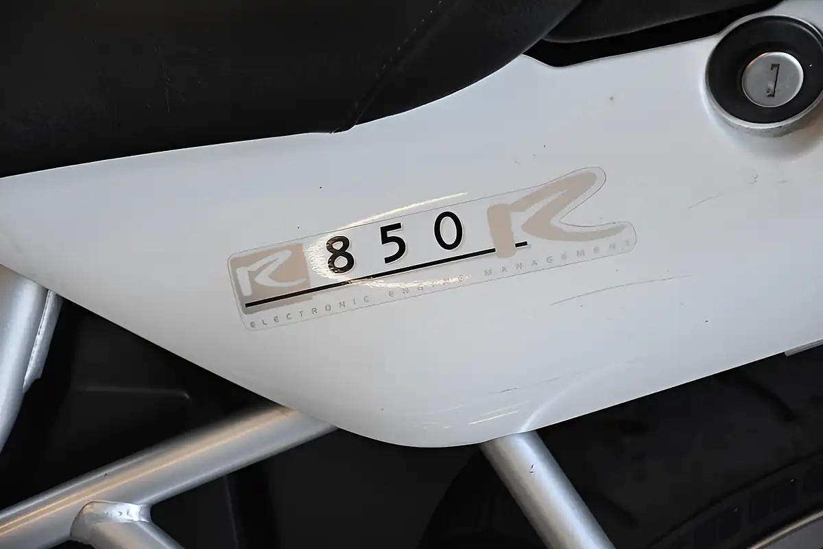 Used 2001 BMW R850R White - Interior and Exterior details 16