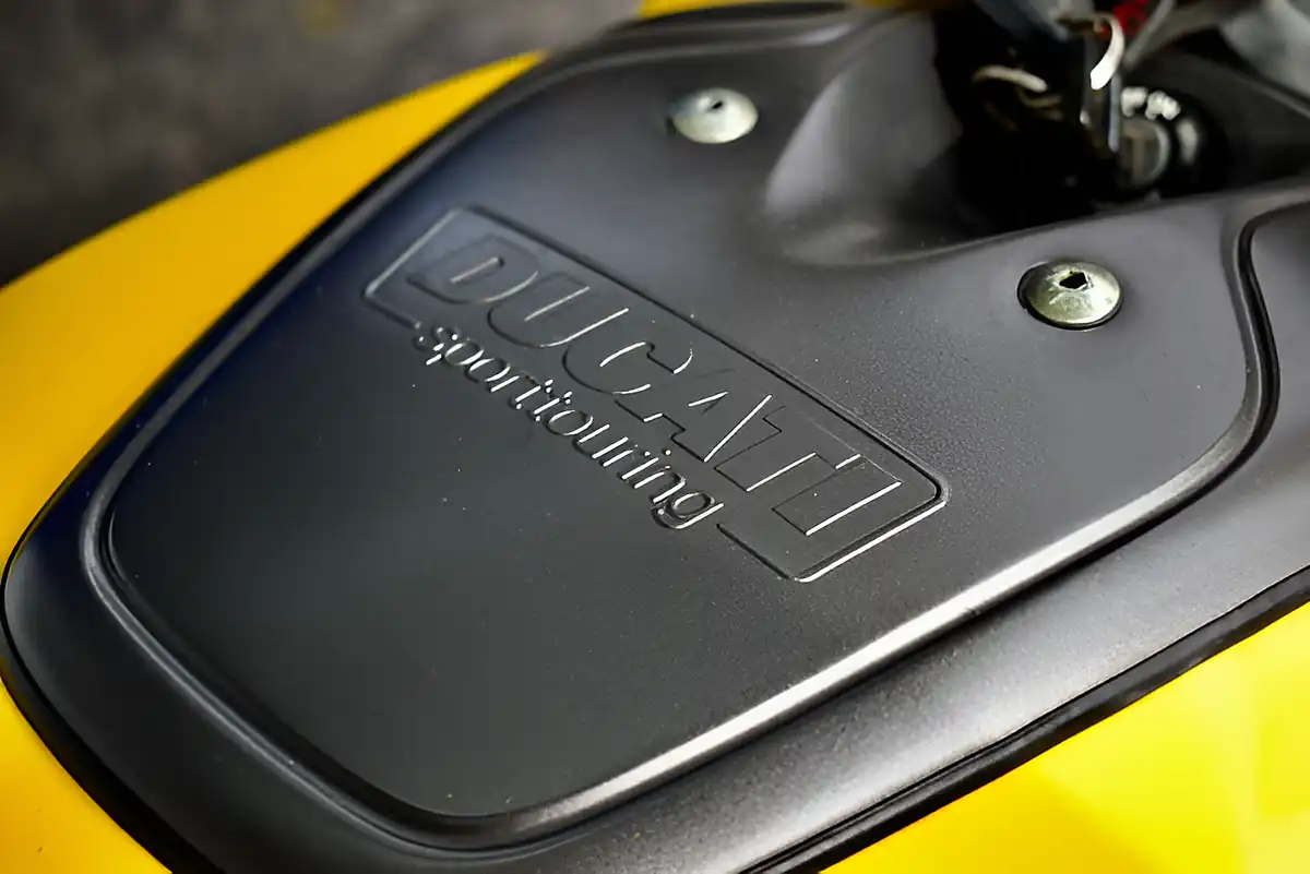 Used 2001 Ducati St4 Yellow - Interior and Exterior details 18